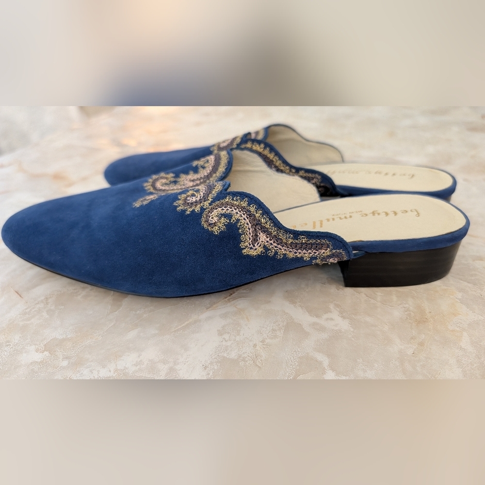 Bettye Muller Bule Embroidered Mules Womans Leather Sz 10 M